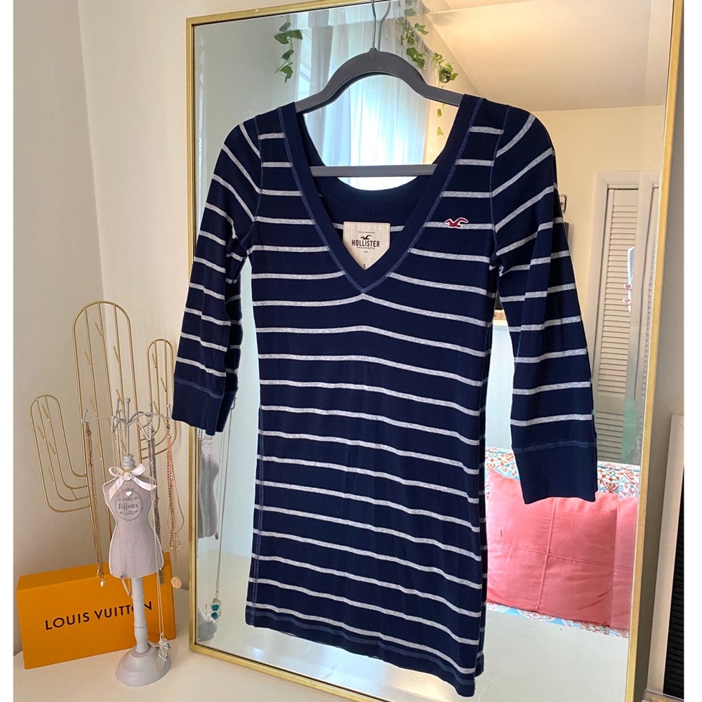 Hollister navy blue & gray striped top